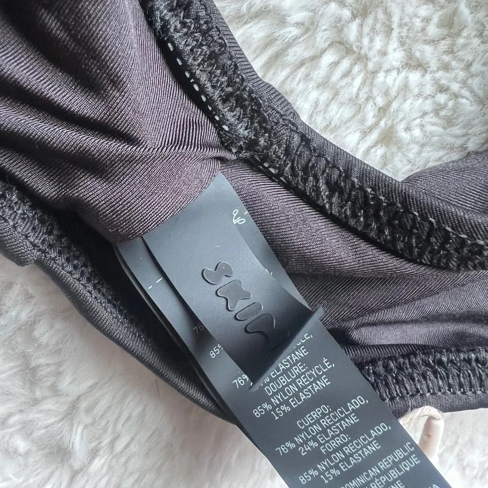 SKIMS Signature Swim Plunge Triangle Top Onyx Black BT-PLG-7500W Women's M NWT
